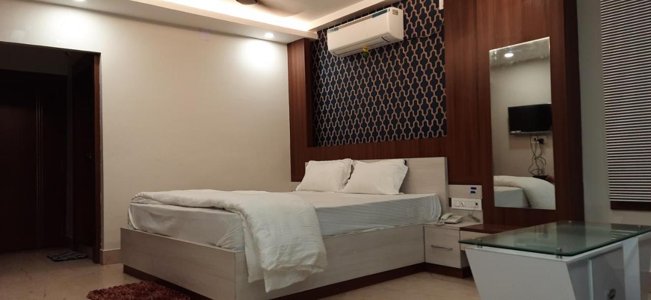 Hotel Narendra Plaza Balasore Buitenkant foto